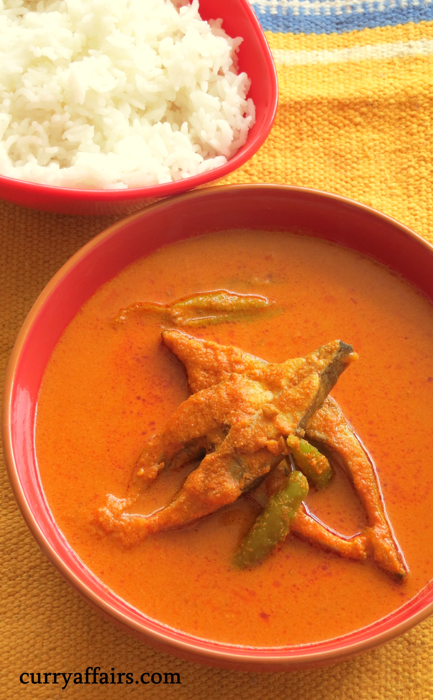 Alle Kande Ambat - Konkani Fish curry with Onion Ginger