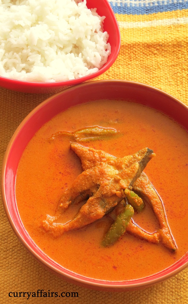 KONKANI FISH CURRY WITH ONION AND GINGER BASE (ALLE KANDE AMBAT)